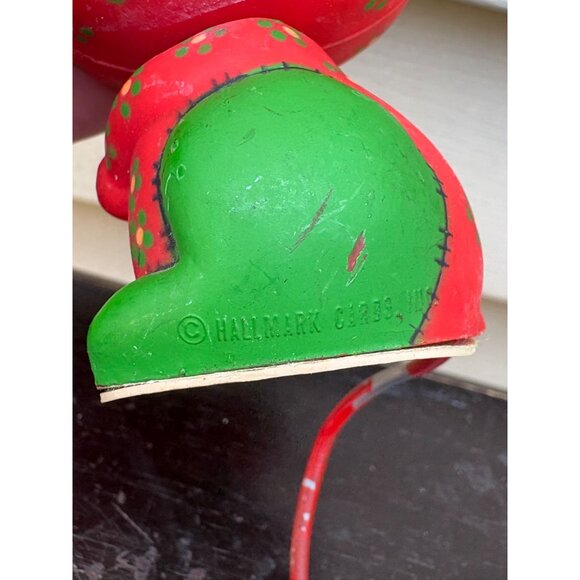 Vintage Hallmark Shelf Sitter Stocking Holder Red Green Mouse Figurine Tail Hook - Picture 6 of 6